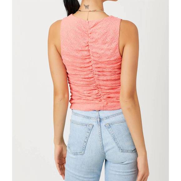 NEW MYSTREE floral ruched tank top in coral - Picture 3 of 5